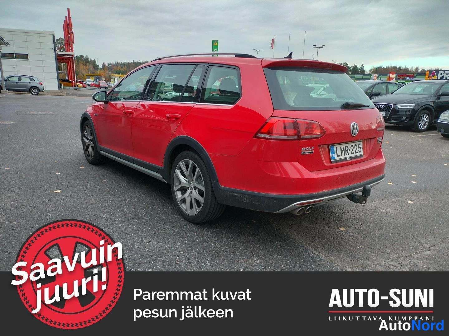 Punainen Volkswagen Golf 2015, takaviisto, kuva 4