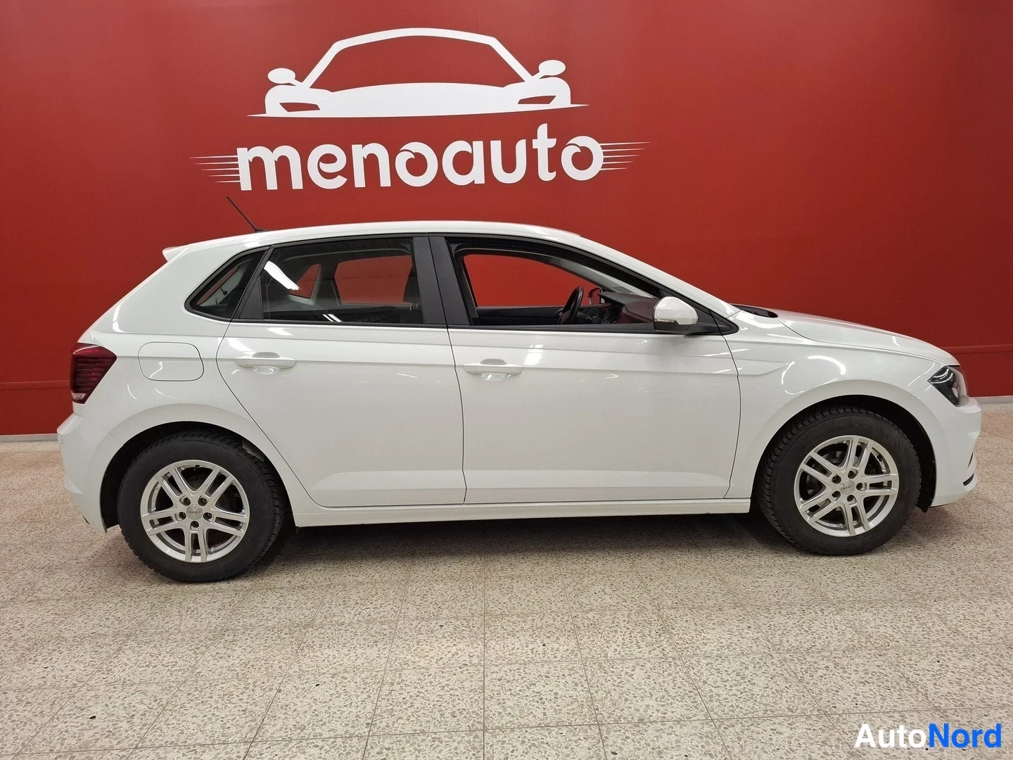 Valkoinen Volkswagen Polo 2021, sivulta, kuva 4