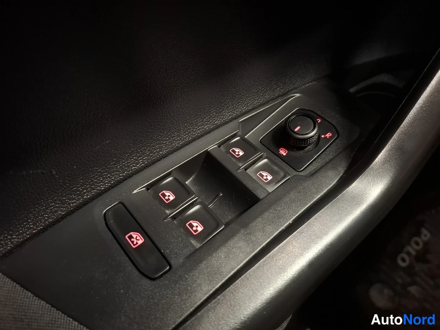 Valkoinen Volkswagen Polo 2021, yksityiskohta, kuva 17