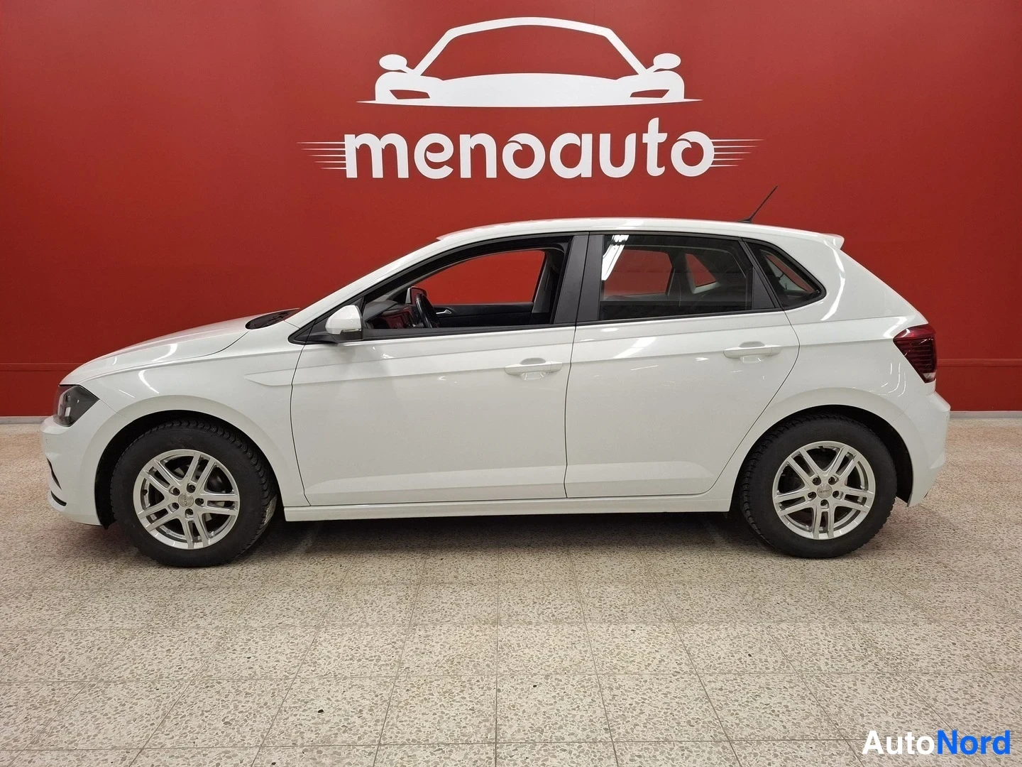 Valkoinen Volkswagen Polo 2021, etuviisto, keula vasemmalle, kuva 2