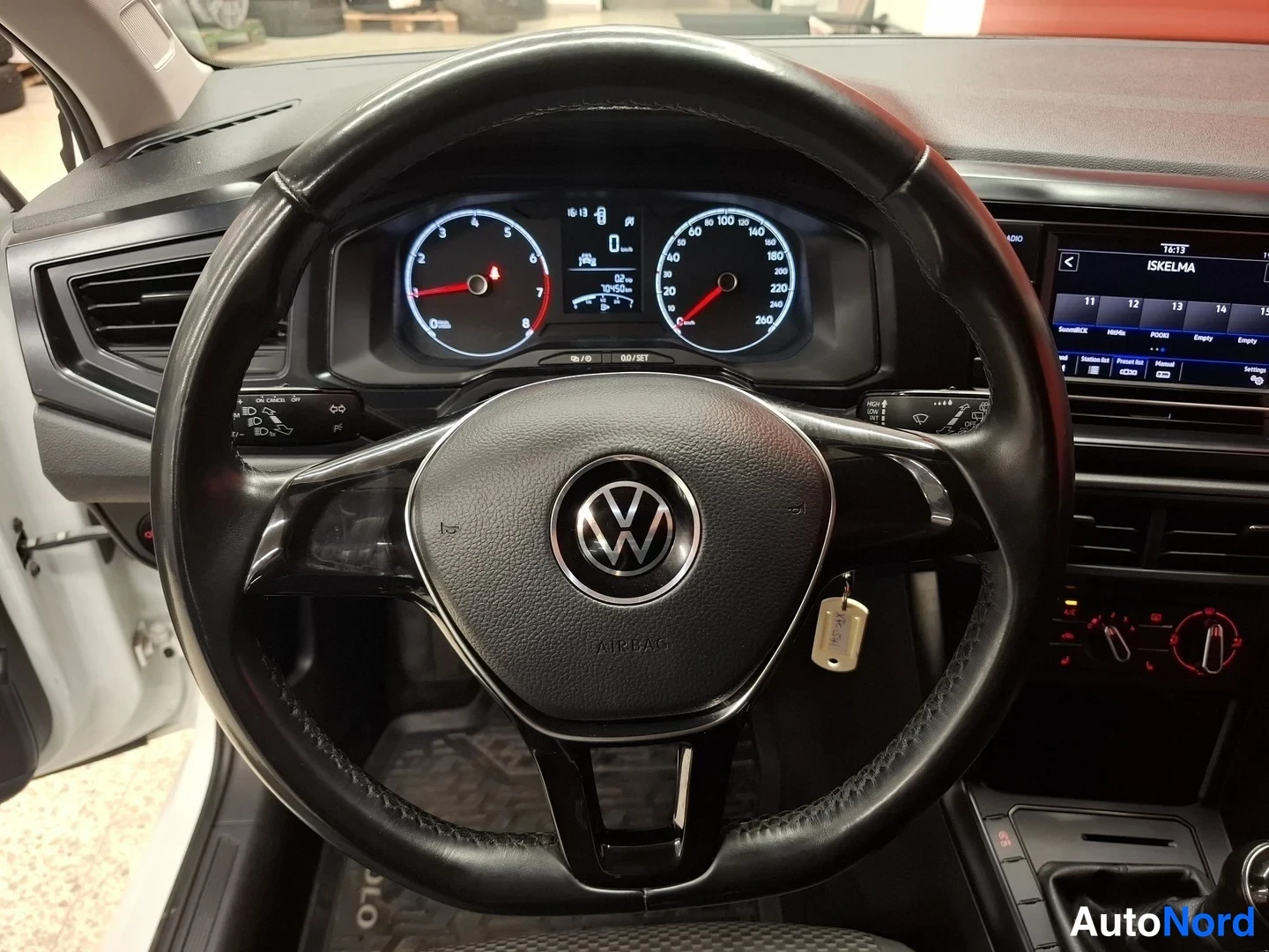 Valkoinen Volkswagen Polo 2021, yksityiskohta, kuva 11
