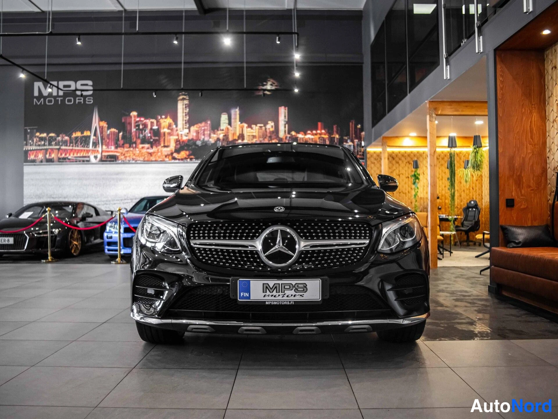 Musta Mercedes-Benz GLC 250 4MATIC 2017, edestä, kuva 5