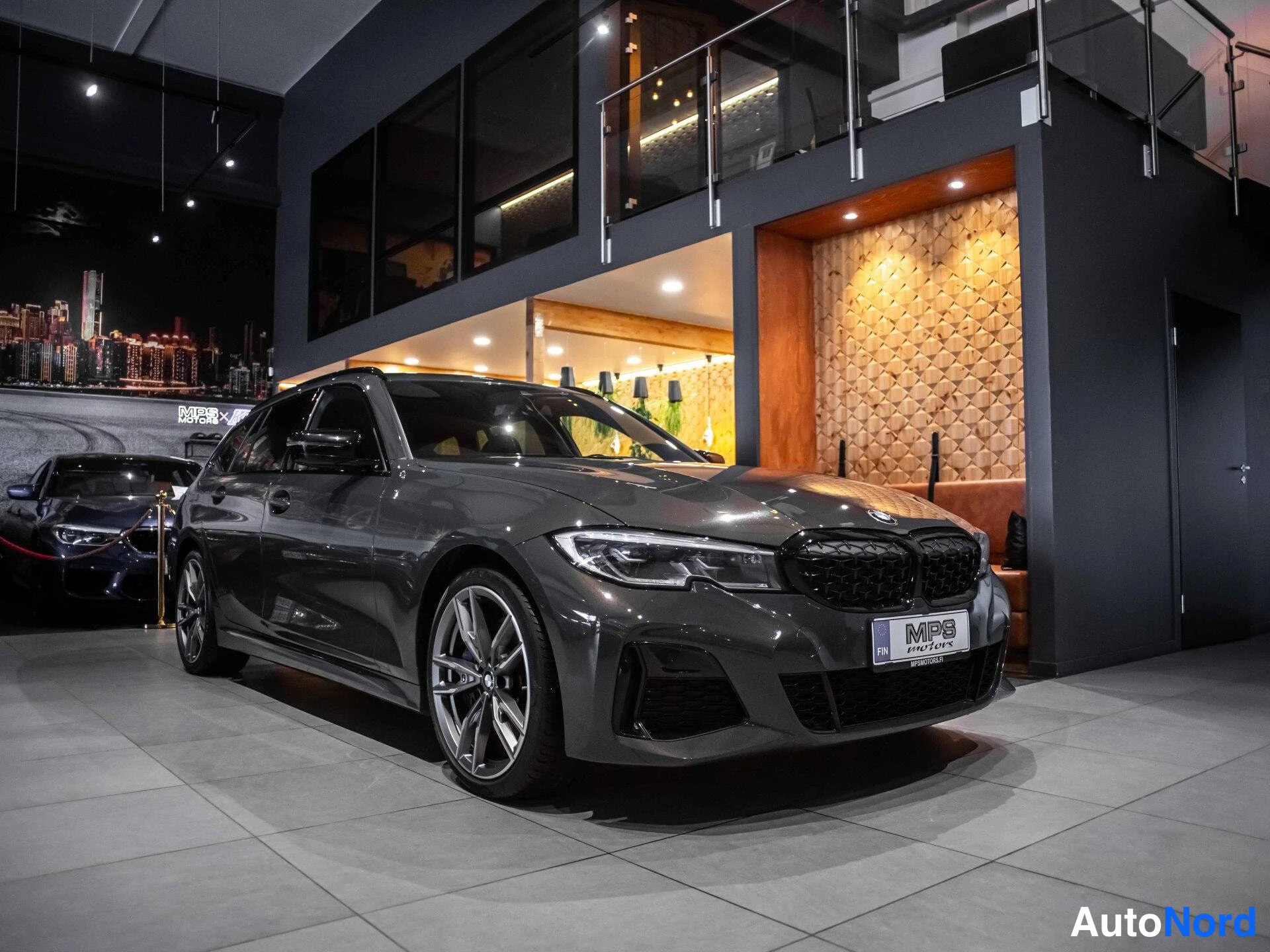 Harmaa BMW M340d xDrive 2020, etuviisto, keula oikealle, kuva 2