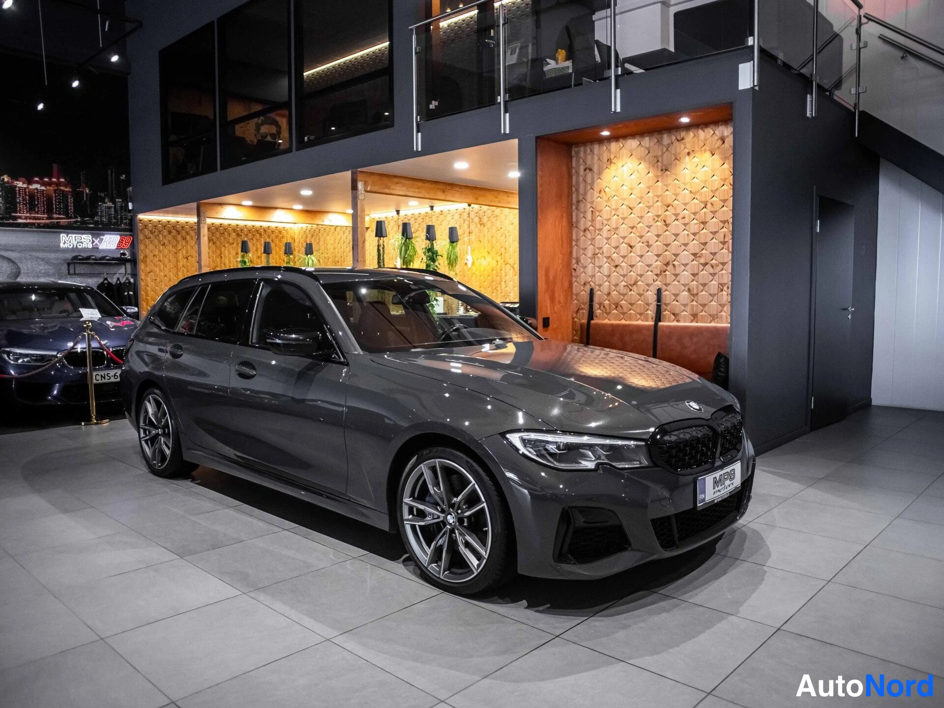 Harmaa BMW M340d xDrive 2020, etuviisto, keula oikealle, kuva 4