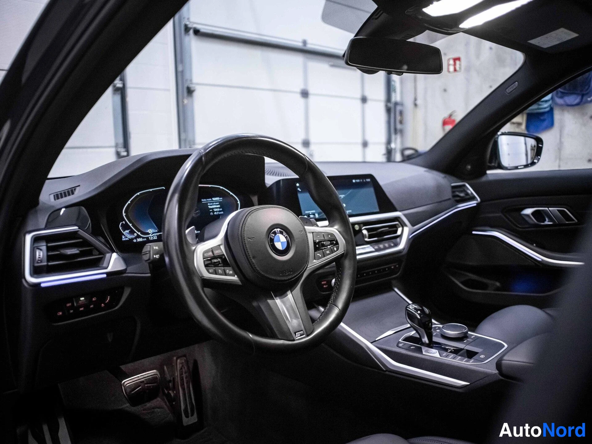 Harmaa BMW M340d xDrive 2020, ohjaamo, kuva 9