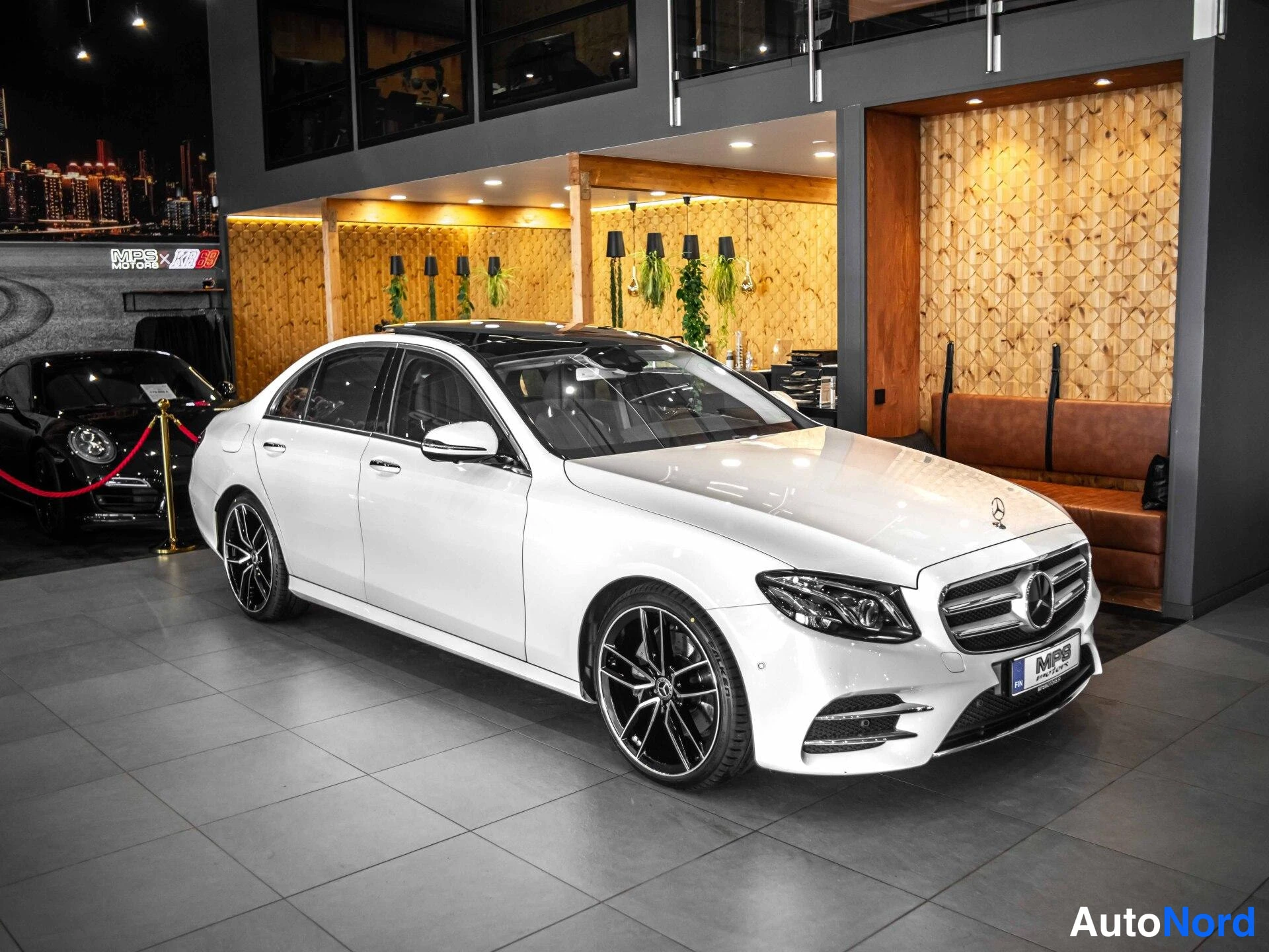 Valkoinen Mercedes-Benz E 250 2018, etuviisto, keula oikealle, kuva 4