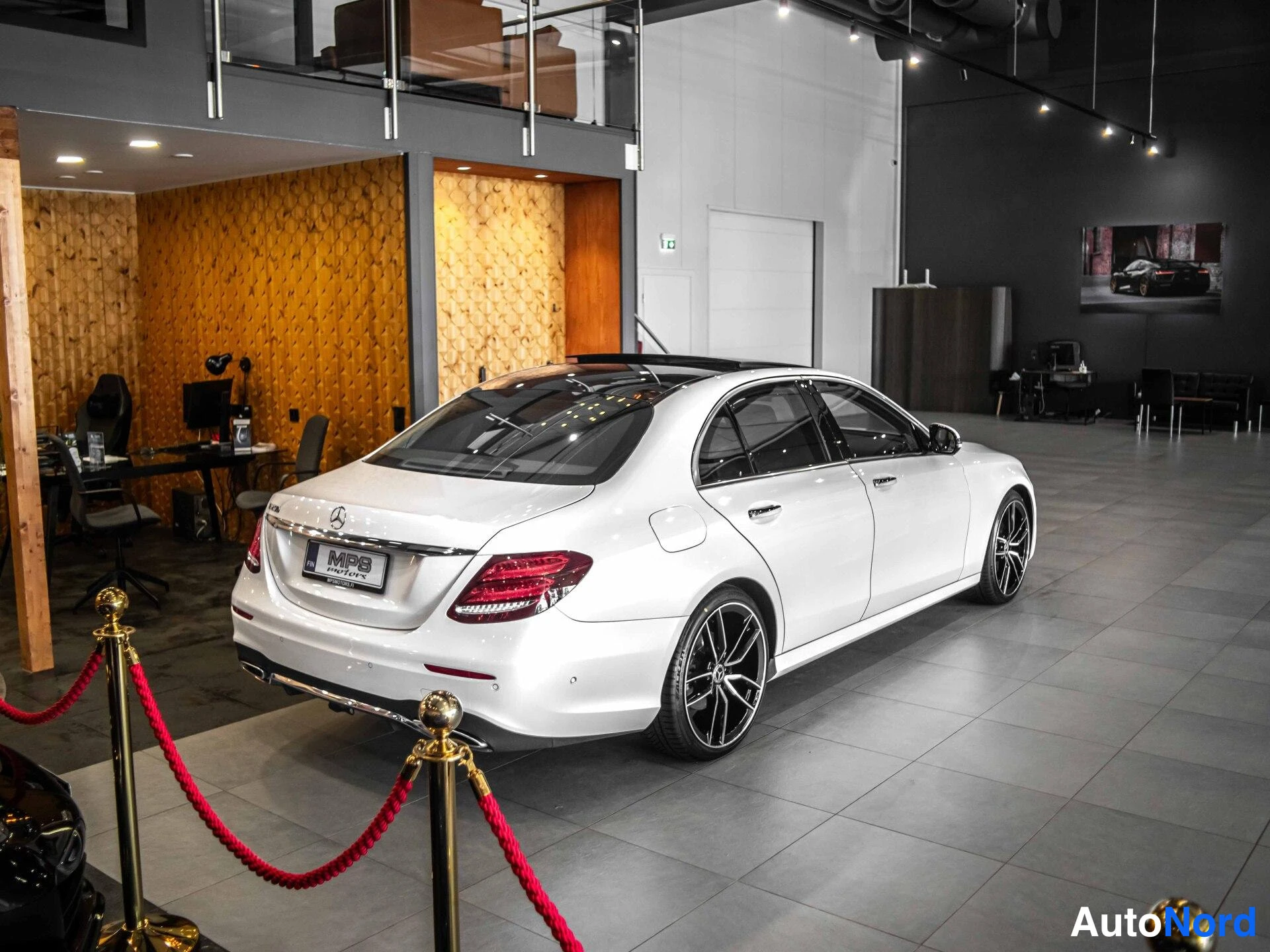 Valkoinen Mercedes-Benz E 250 2018, takaviisto, kuva 6