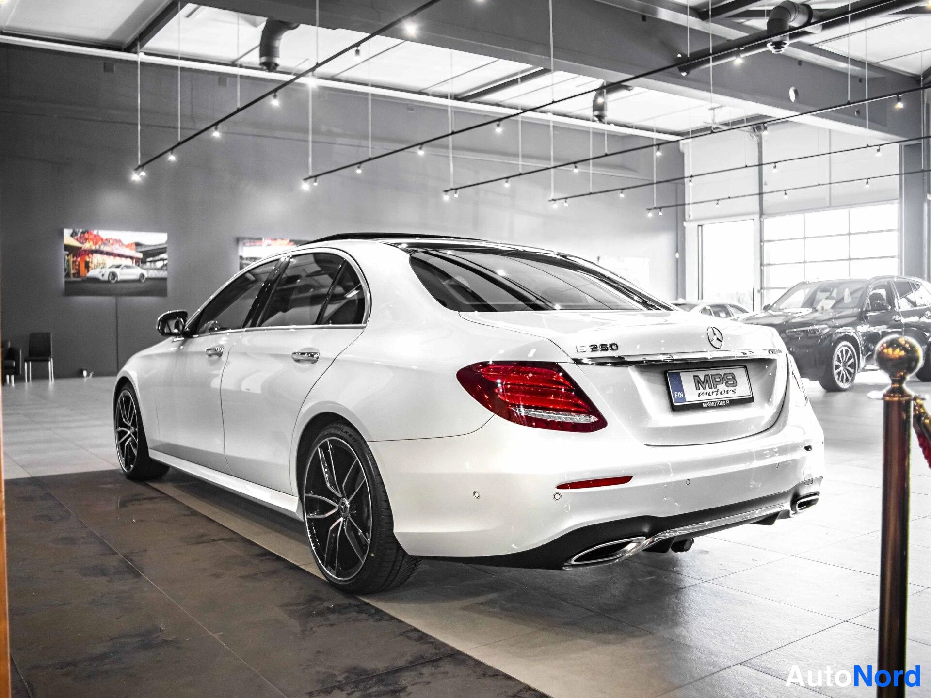 Valkoinen Mercedes-Benz E 250 2018, takaviisto, kuva 7