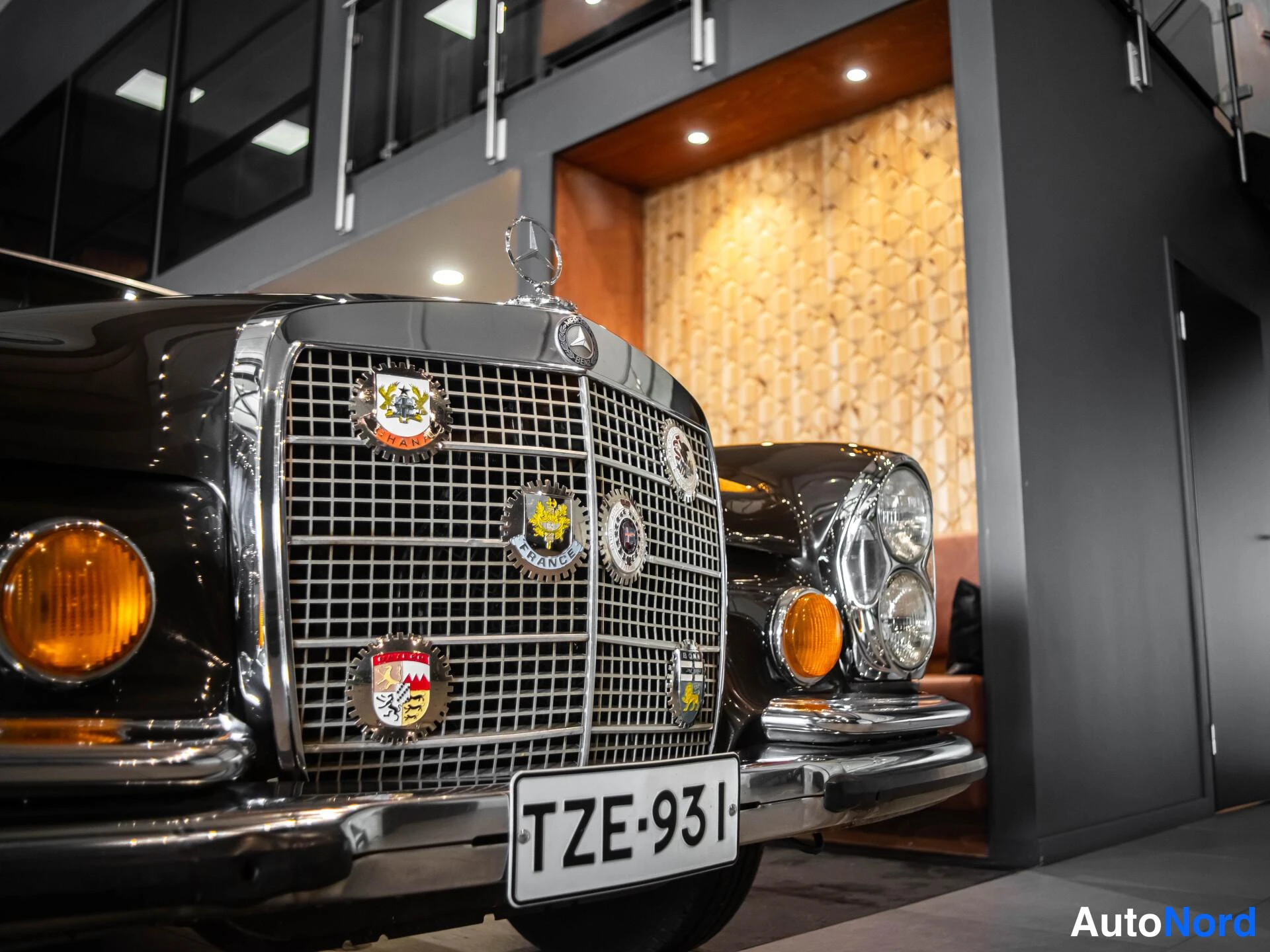 Ruskea Mercedes-Benz 280 1972, yksityiskohta, kuva 17