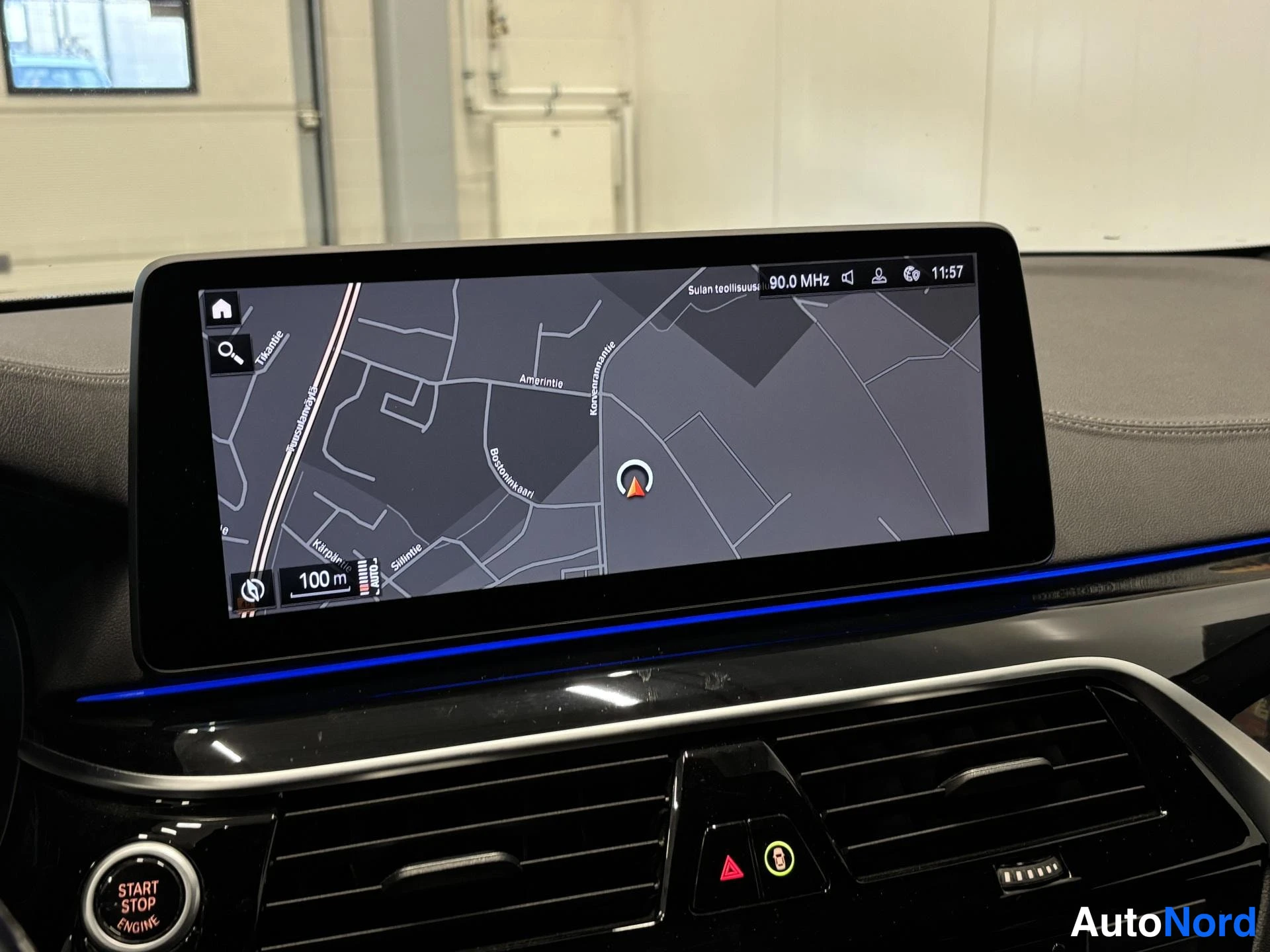 Sininen BMW 530d 2021, yksityiskohta, kuva 19