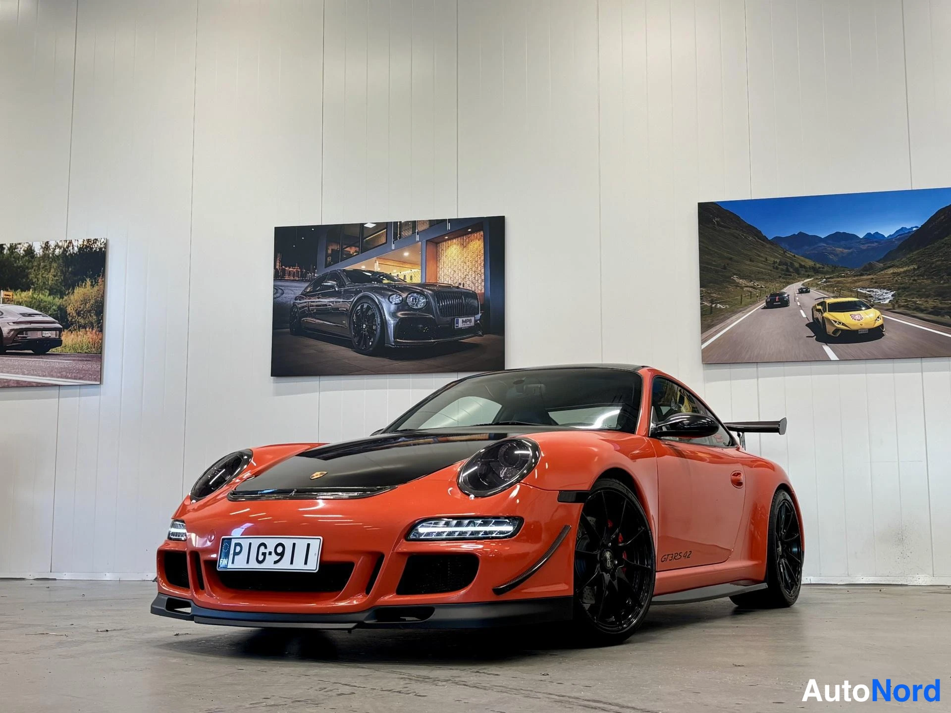 Oranssi Porsche 911 2005, etuviisto, keula vasemmalle, kuva 2