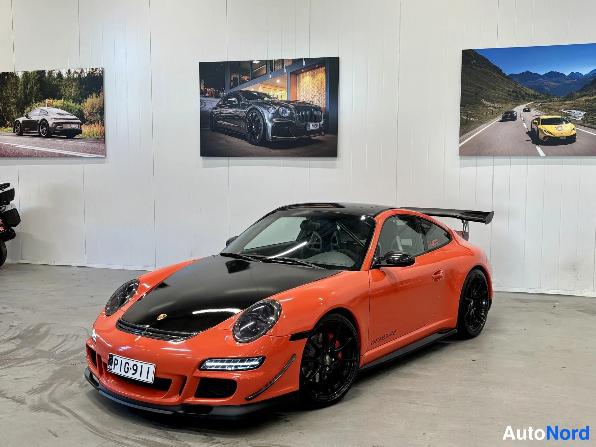 Oranssi Porsche 911 2005, etuviisto, keula vasemmalle, kuva 3