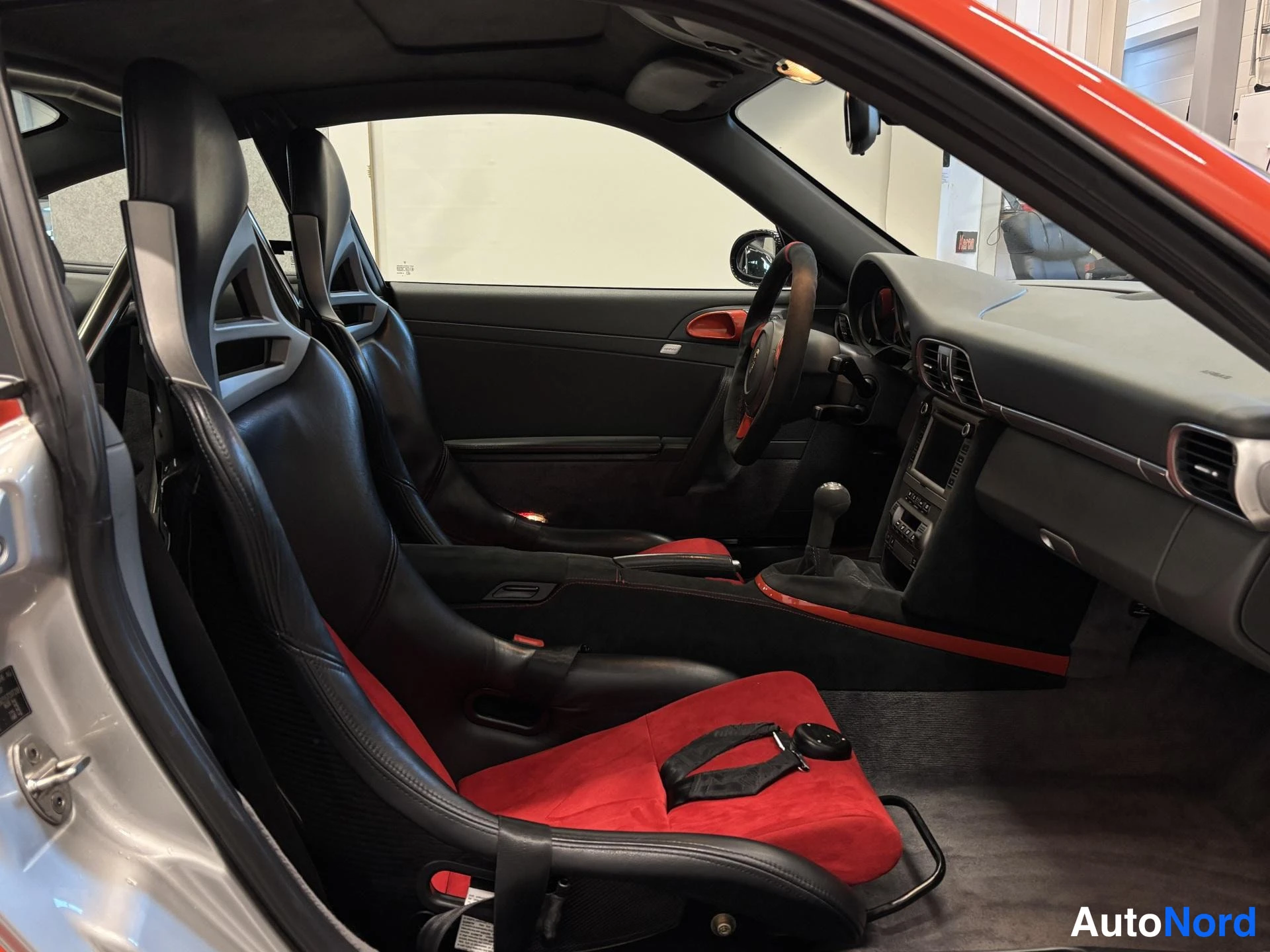 Oranssi Porsche 911 2005, ohjaamo, kuva 12