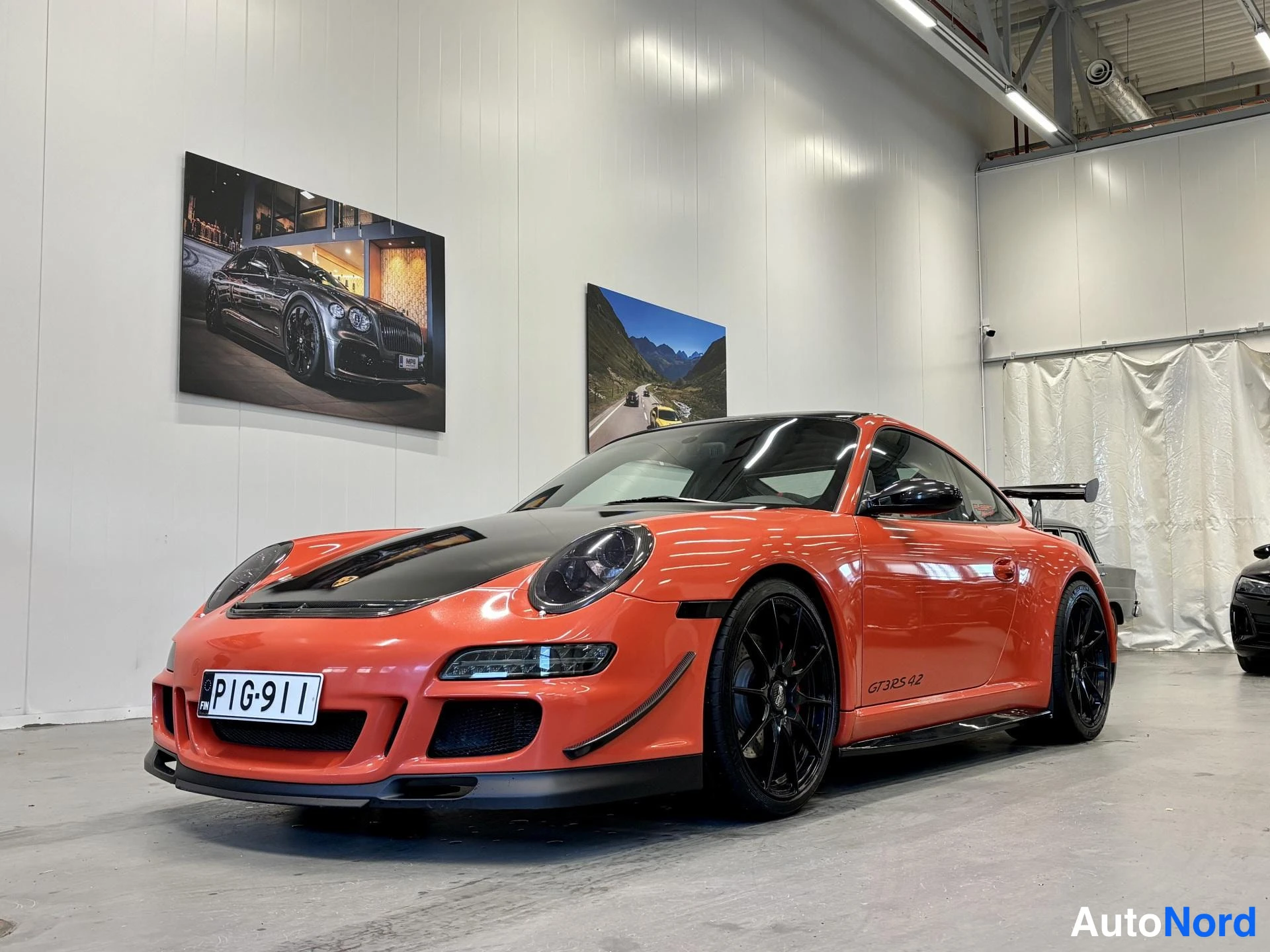 Oranssi Porsche 911 2005, etuviisto, keula vasemmalle, kuva 4