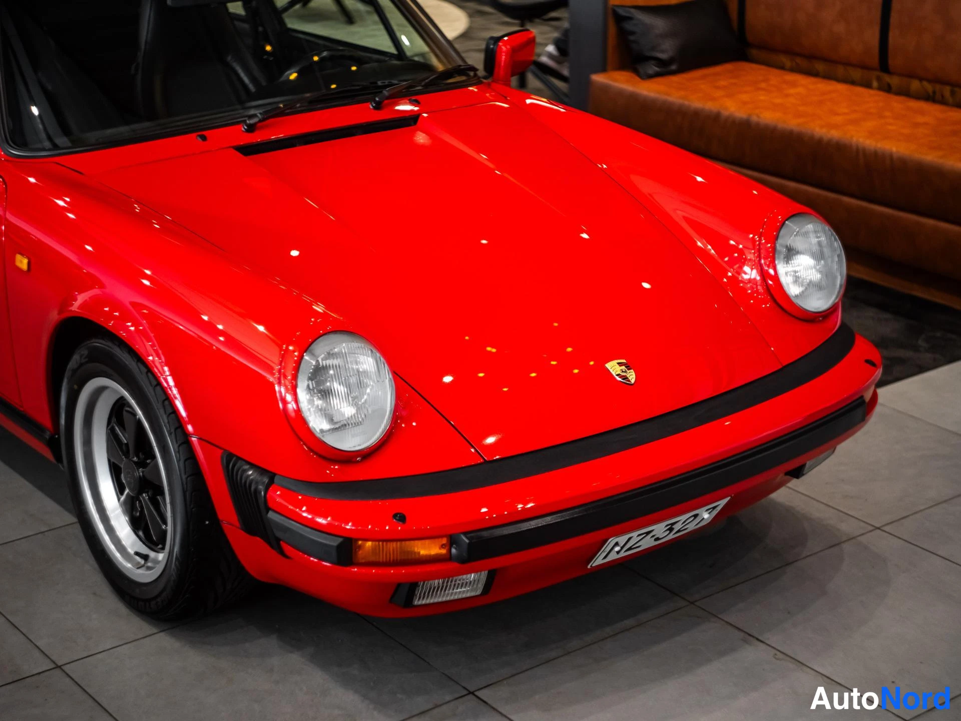 Punainen Porsche 911 1985, yksityiskohta, kuva 14