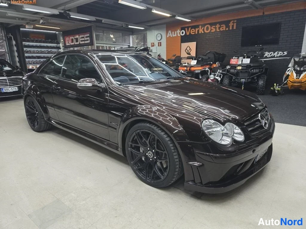 Black Mercedes-Benz CLK 270 CDI 2005, front three-quarter, nose to the right, photo 3