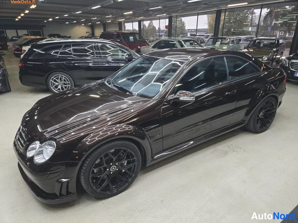 Black Mercedes-Benz CLK 270 CDI 2005, front three-quarter, nose to the left, photo 2