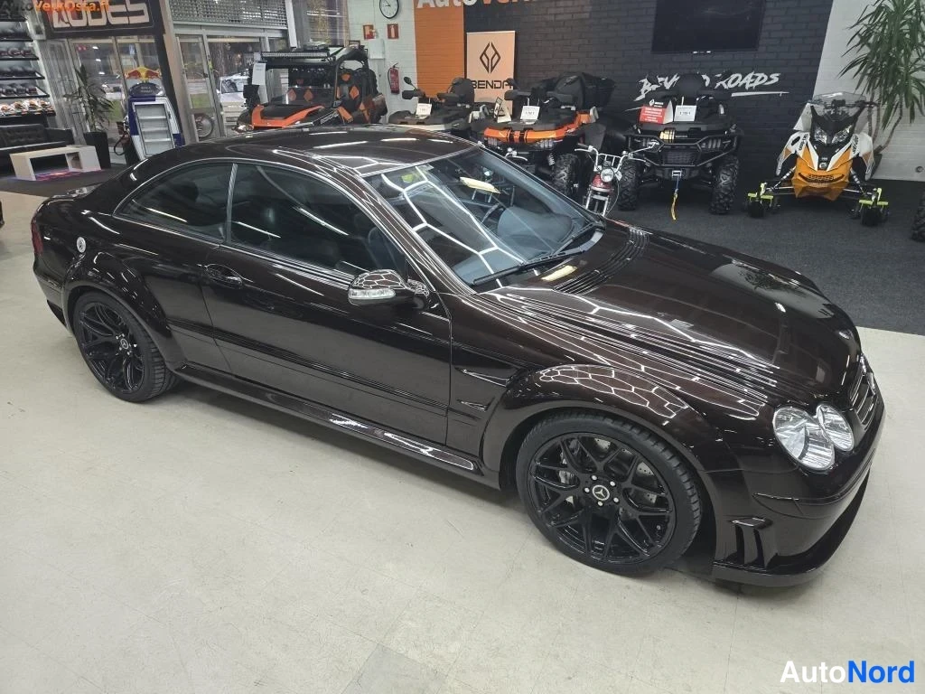 Black Mercedes-Benz CLK 270 CDI 2005, front three-quarter, nose to the right, photo 4