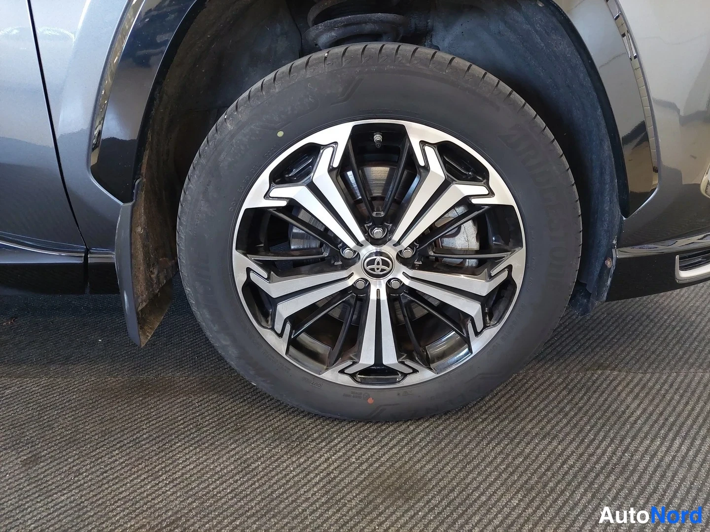 Harmaa Toyota RAV4 2021, yksityiskohta, kuva 26