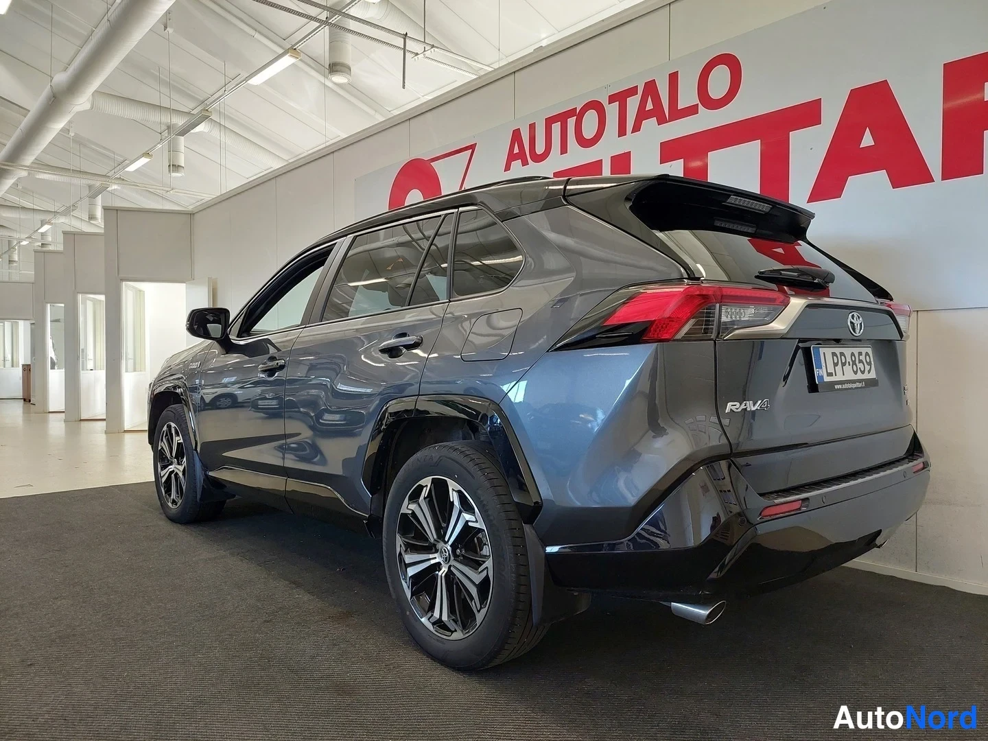 Harmaa Toyota RAV4 2021, takaviisto, kuva 7