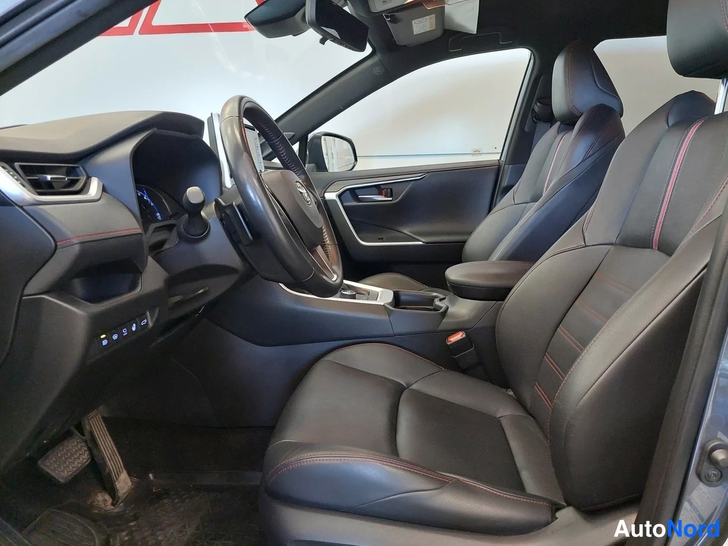 Harmaa Toyota RAV4 2021, ohjaamo, kuva 9
