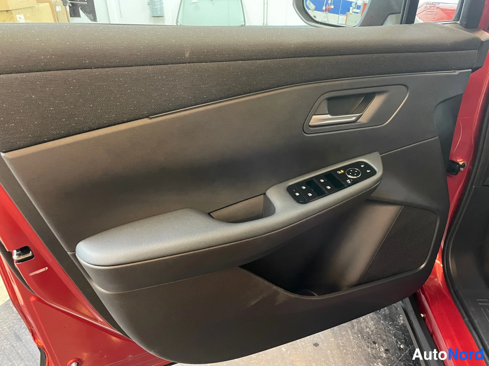 Red Nissan Leaf 2026, detail, photo 21