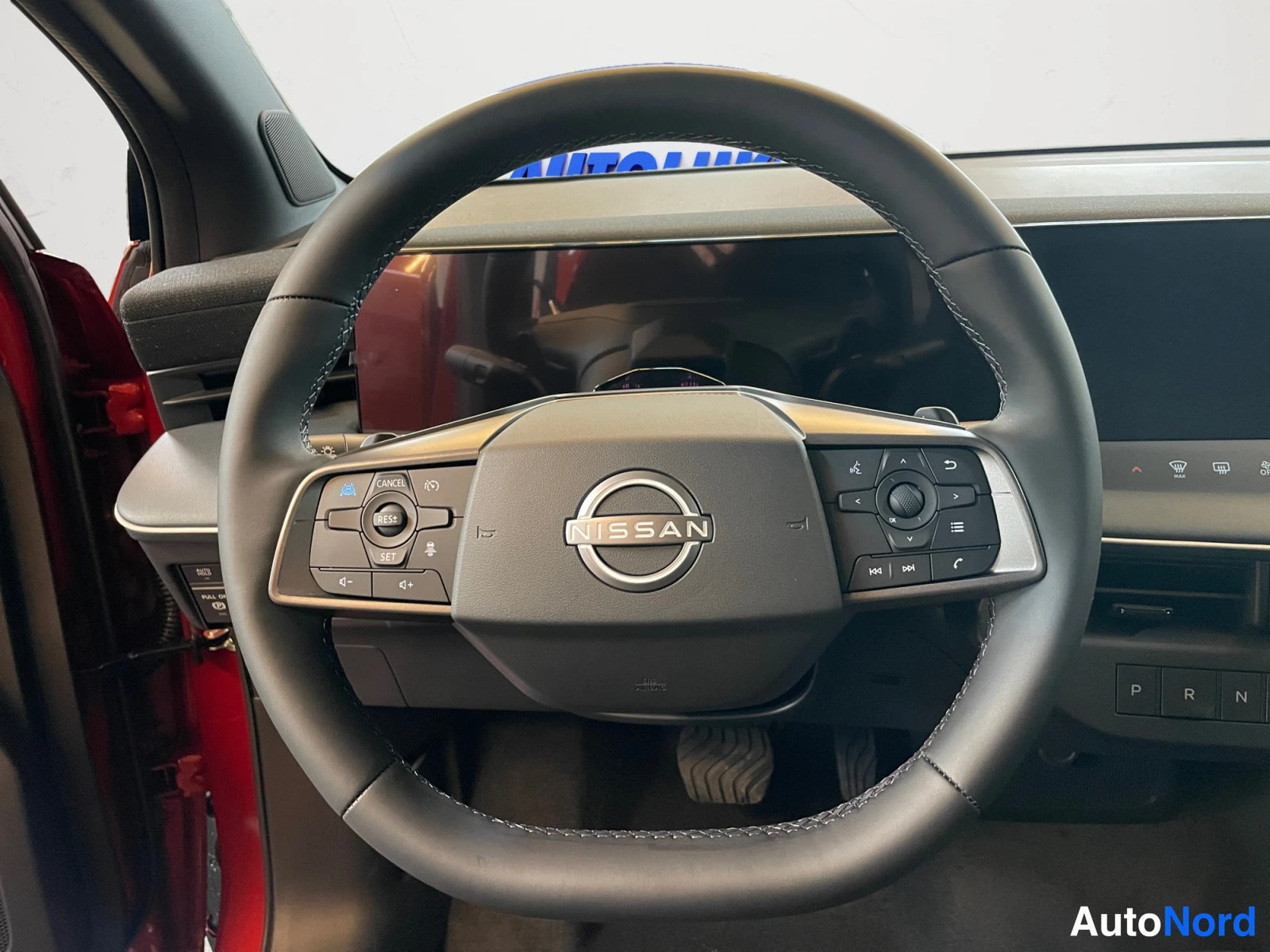Red Nissan Leaf 2026, detail, photo 22