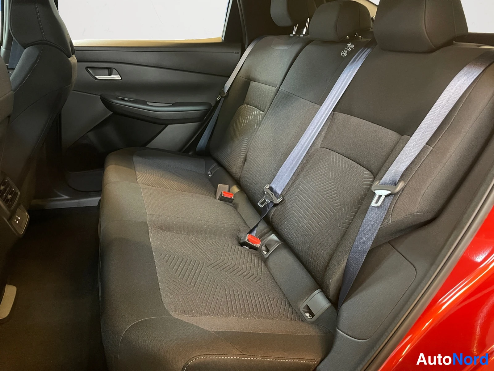 Red Nissan Leaf 2026, rear seats, photo 15