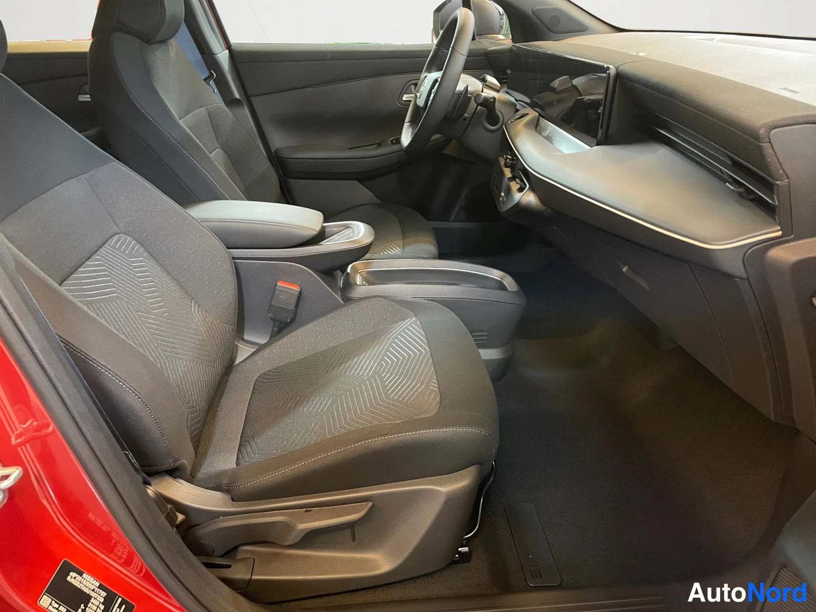 Red Nissan Leaf 2026, cockpit, photo 12