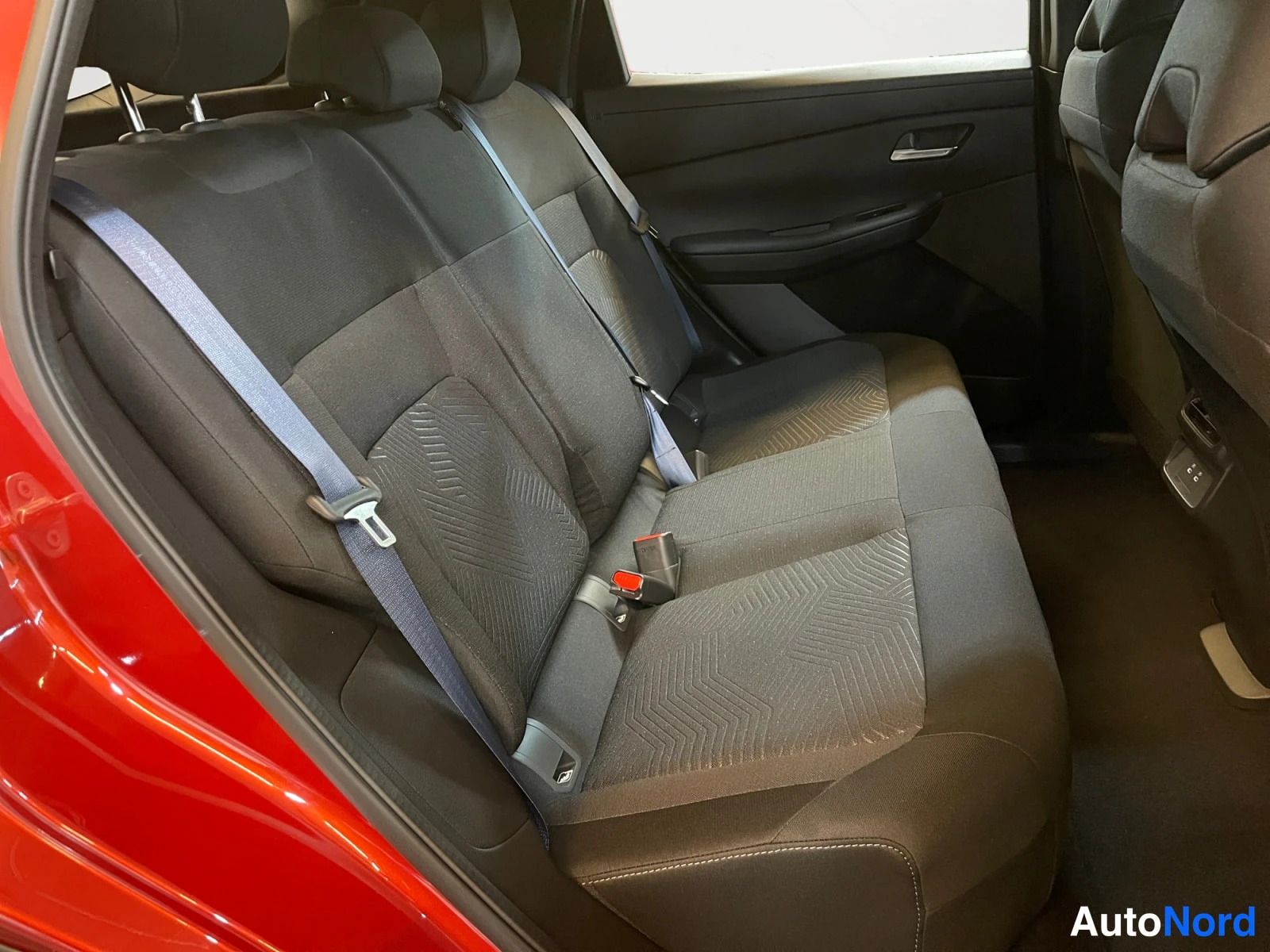 Red Nissan Leaf 2026, rear seats, photo 16