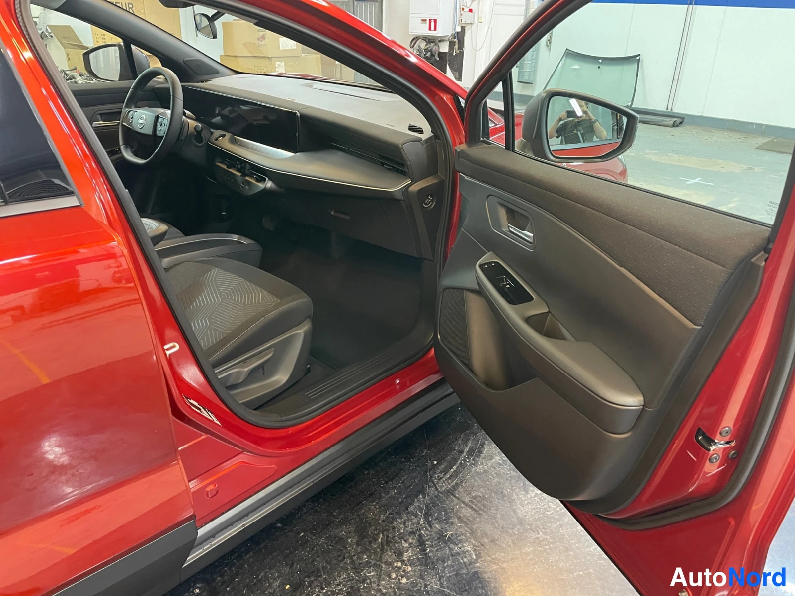 Red Nissan Leaf 2026, cockpit, photo 14