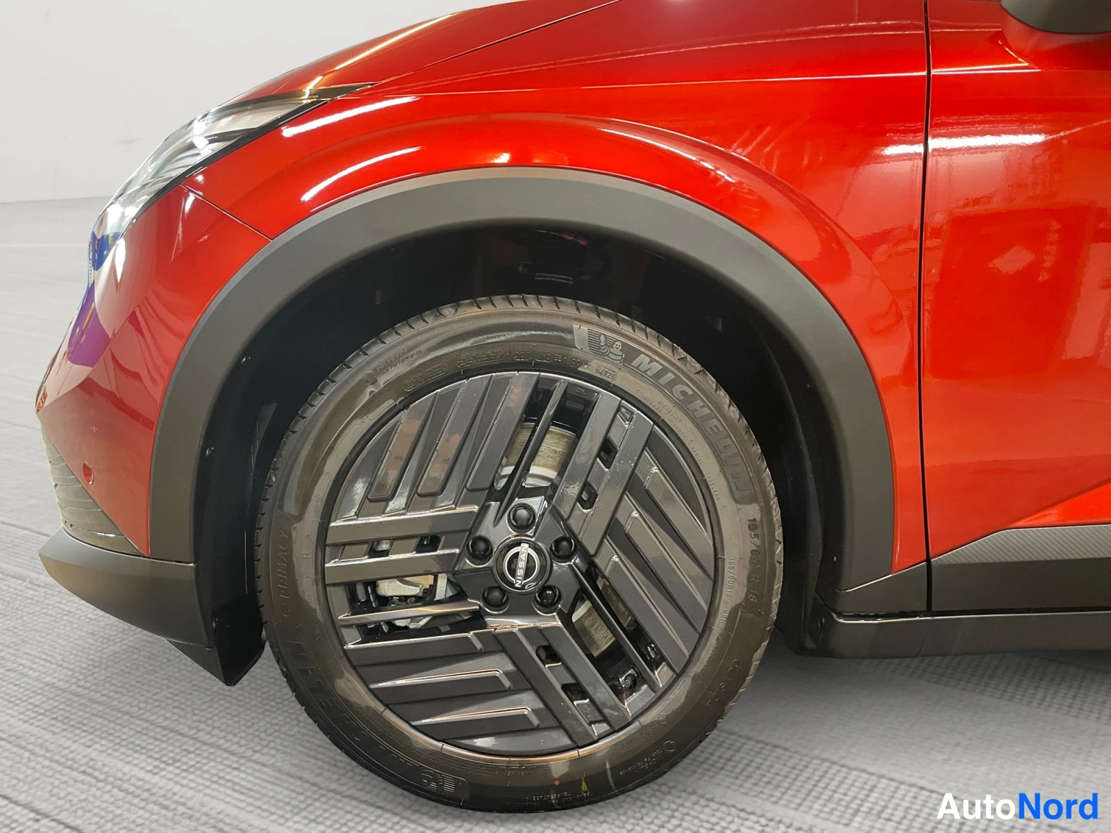 Red Nissan Leaf 2026, detail, photo 20