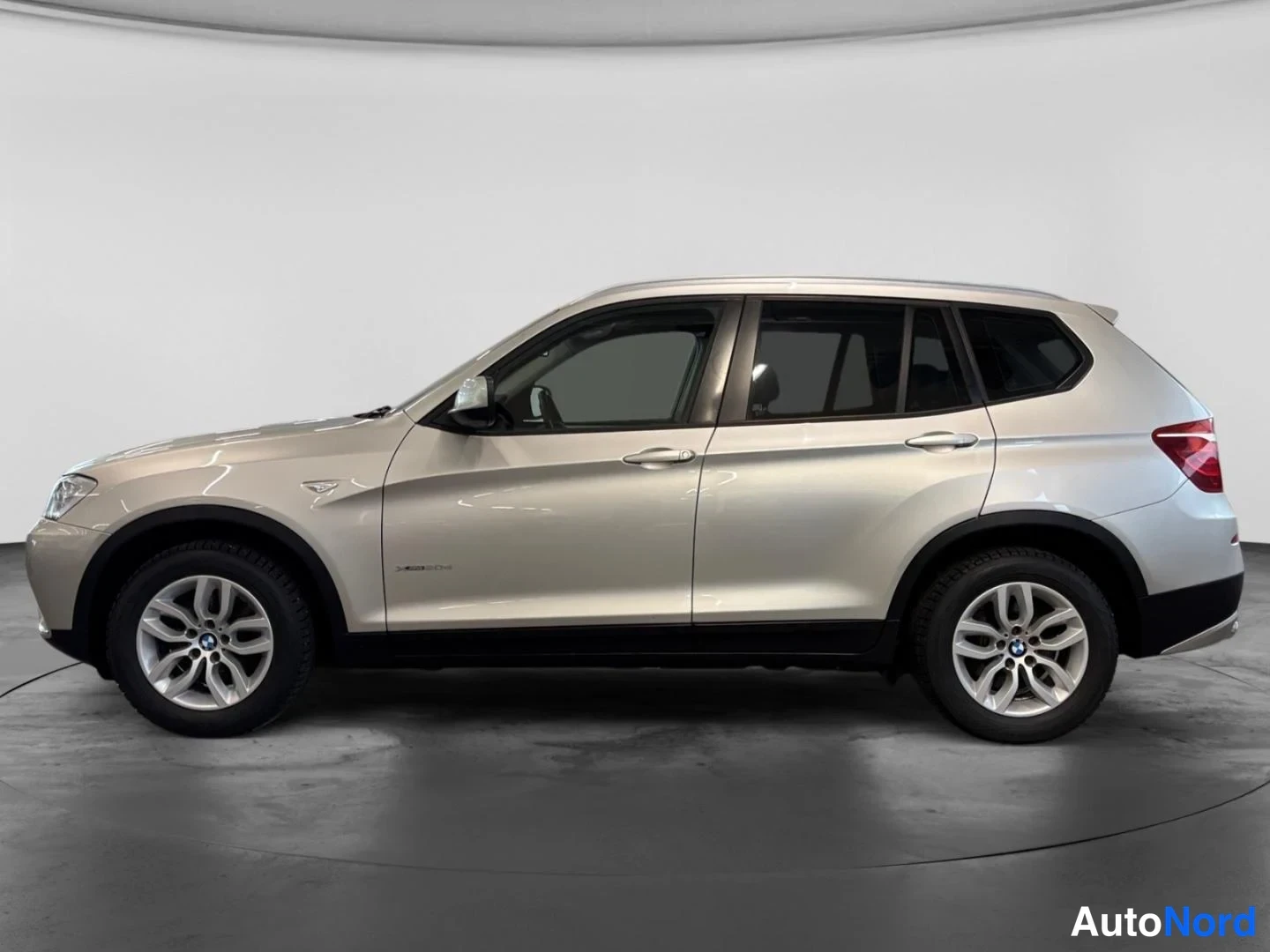 Harmaa BMW X3 xDrive20d 2014, sivulta, kuva 3