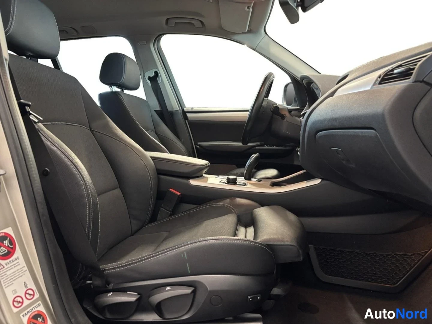Harmaa BMW X3 xDrive20d 2014, etuistuimet, kuva 12