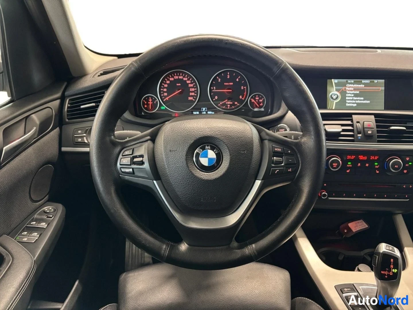 Harmaa BMW X3 xDrive20d 2014, ohjaamo, kuva 9