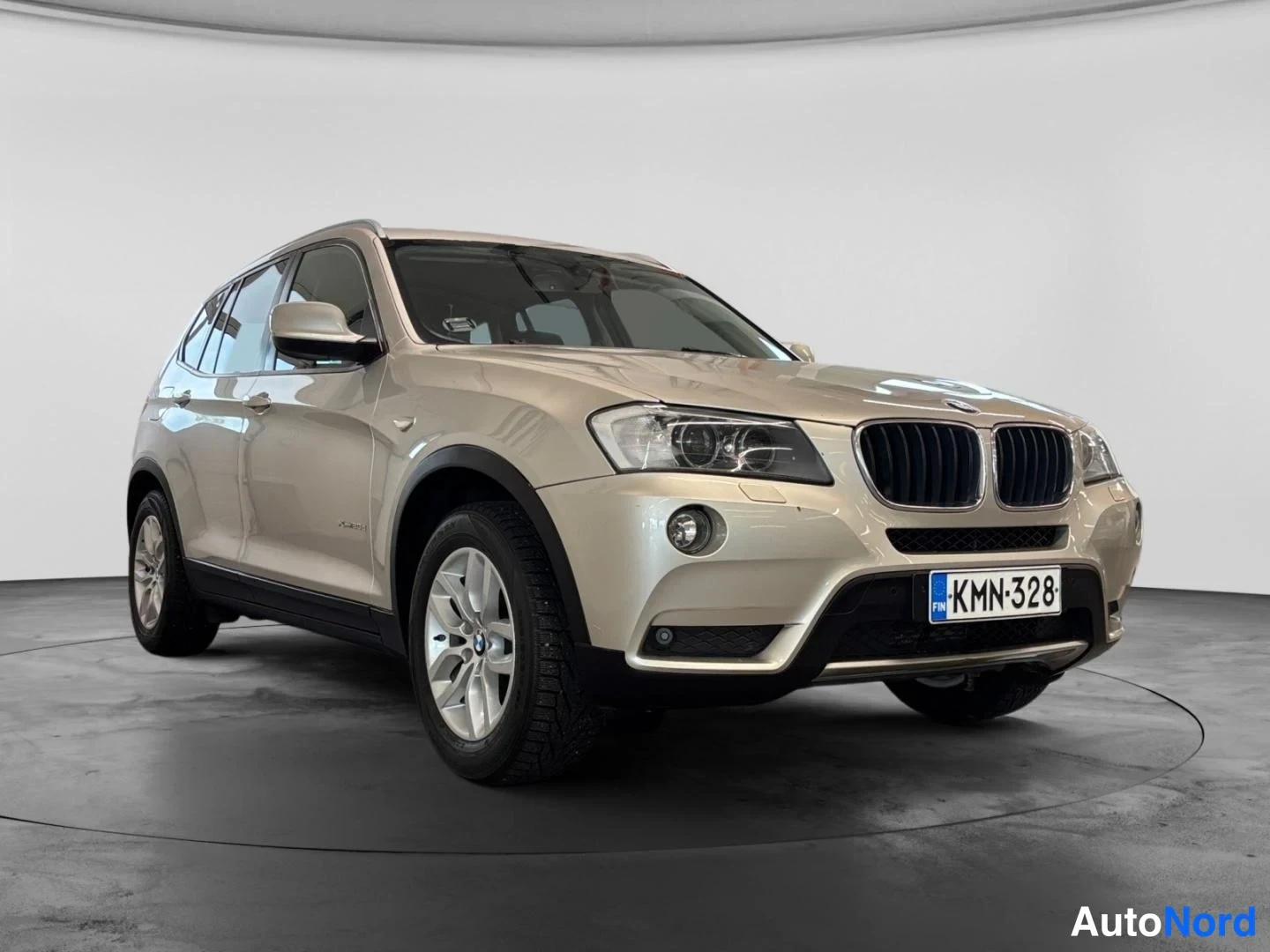 Harmaa BMW X3 xDrive20d 2014, etuviisto, keula oikealle, kuva 2