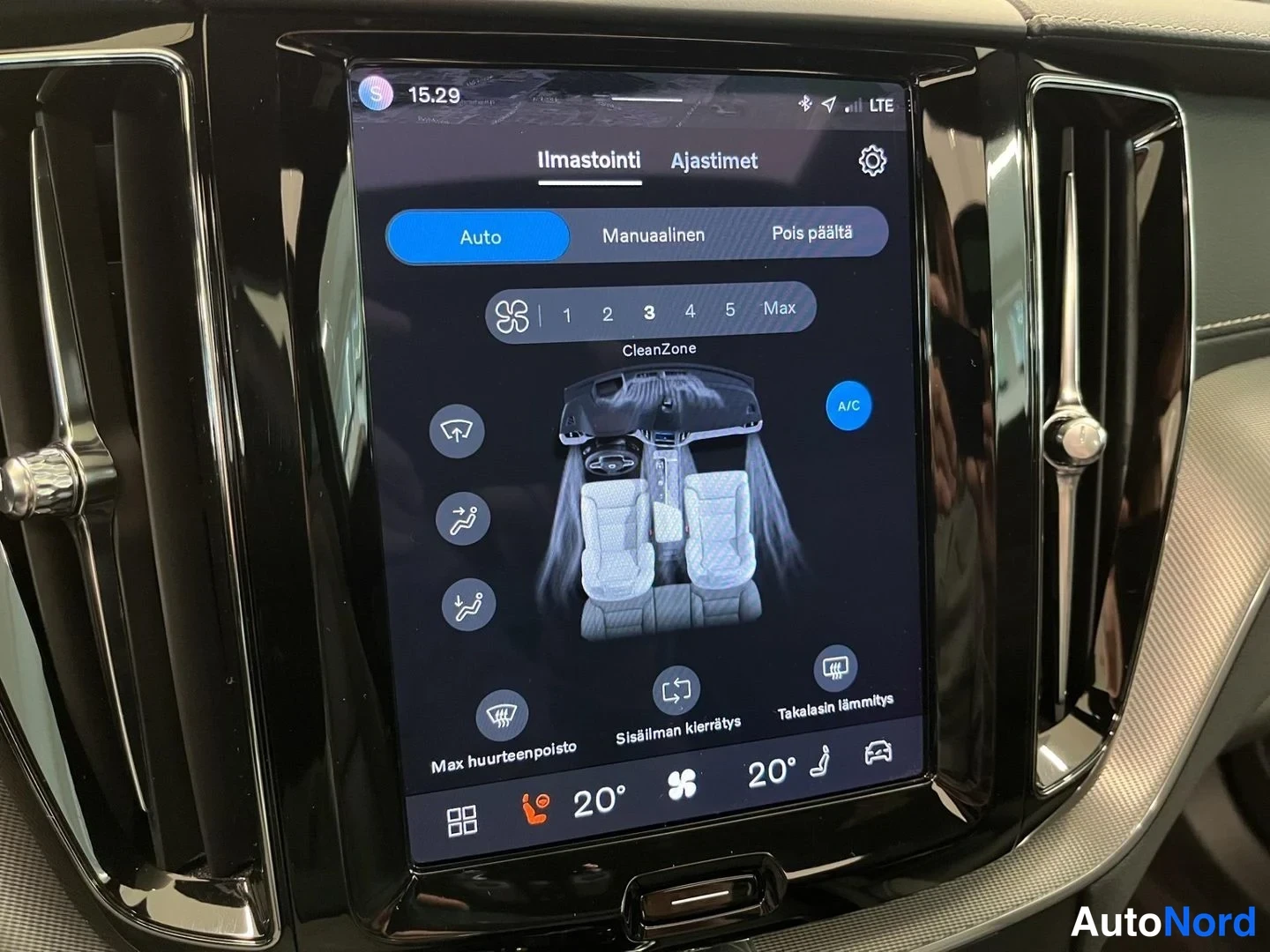 Valkoinen Volvo XC60 2022, yksityiskohta, kuva 27
