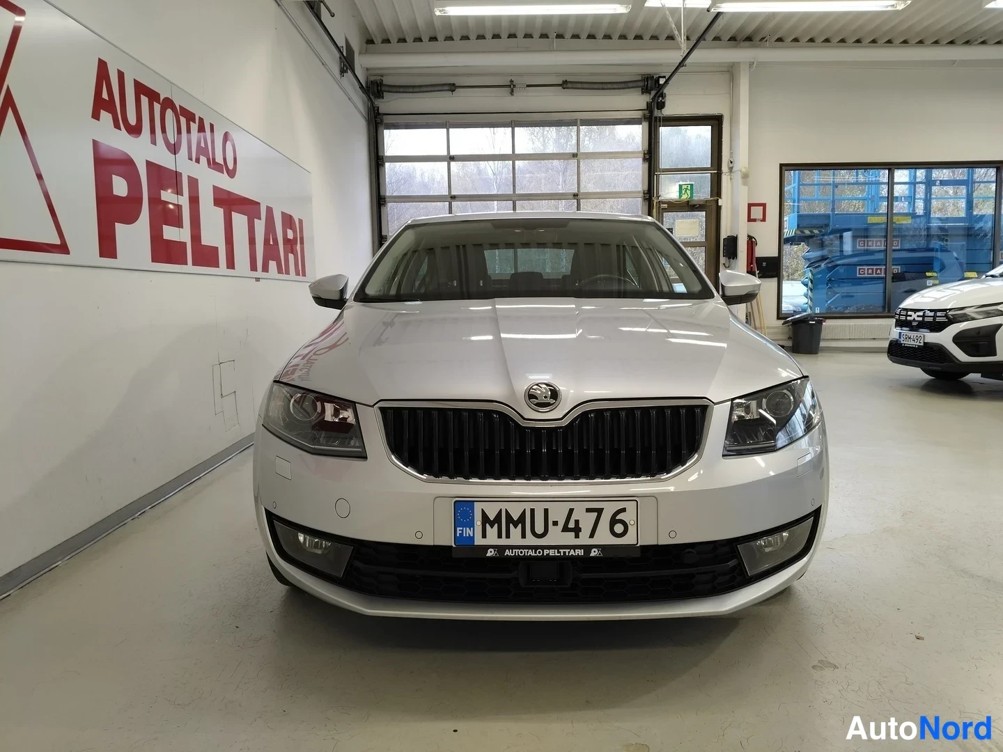 Harmaa Skoda Octavia 2017, edestä, kuva 4