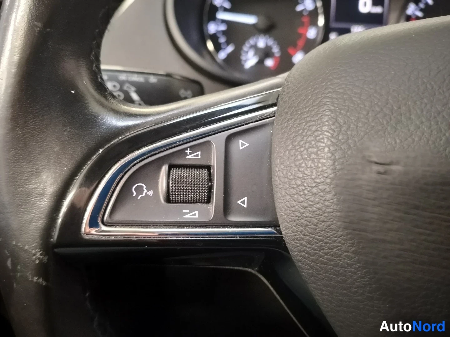 Harmaa Skoda Octavia 2017, yksityiskohta, kuva 17