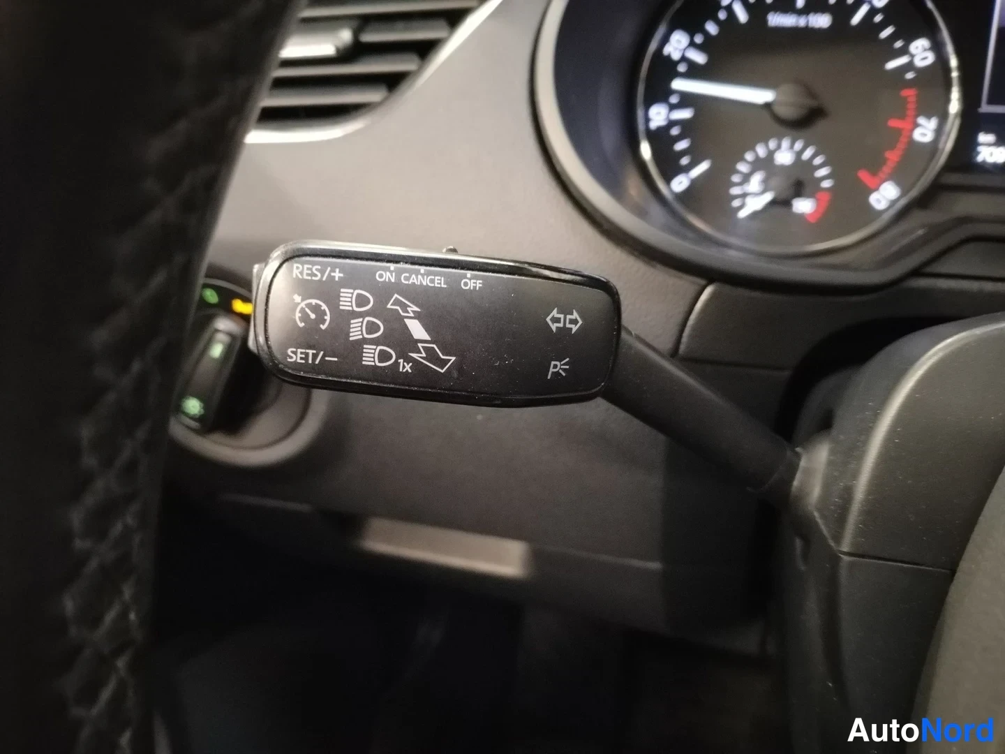 Harmaa Skoda Octavia 2017, yksityiskohta, kuva 19