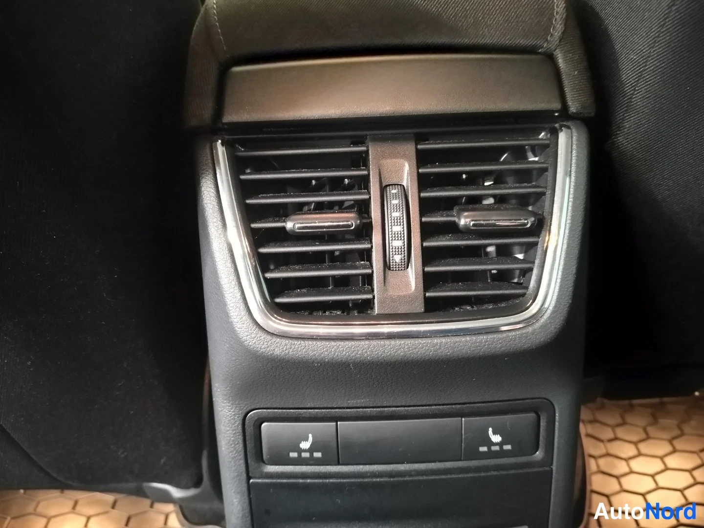 Harmaa Skoda Octavia 2017, yksityiskohta, kuva 25
