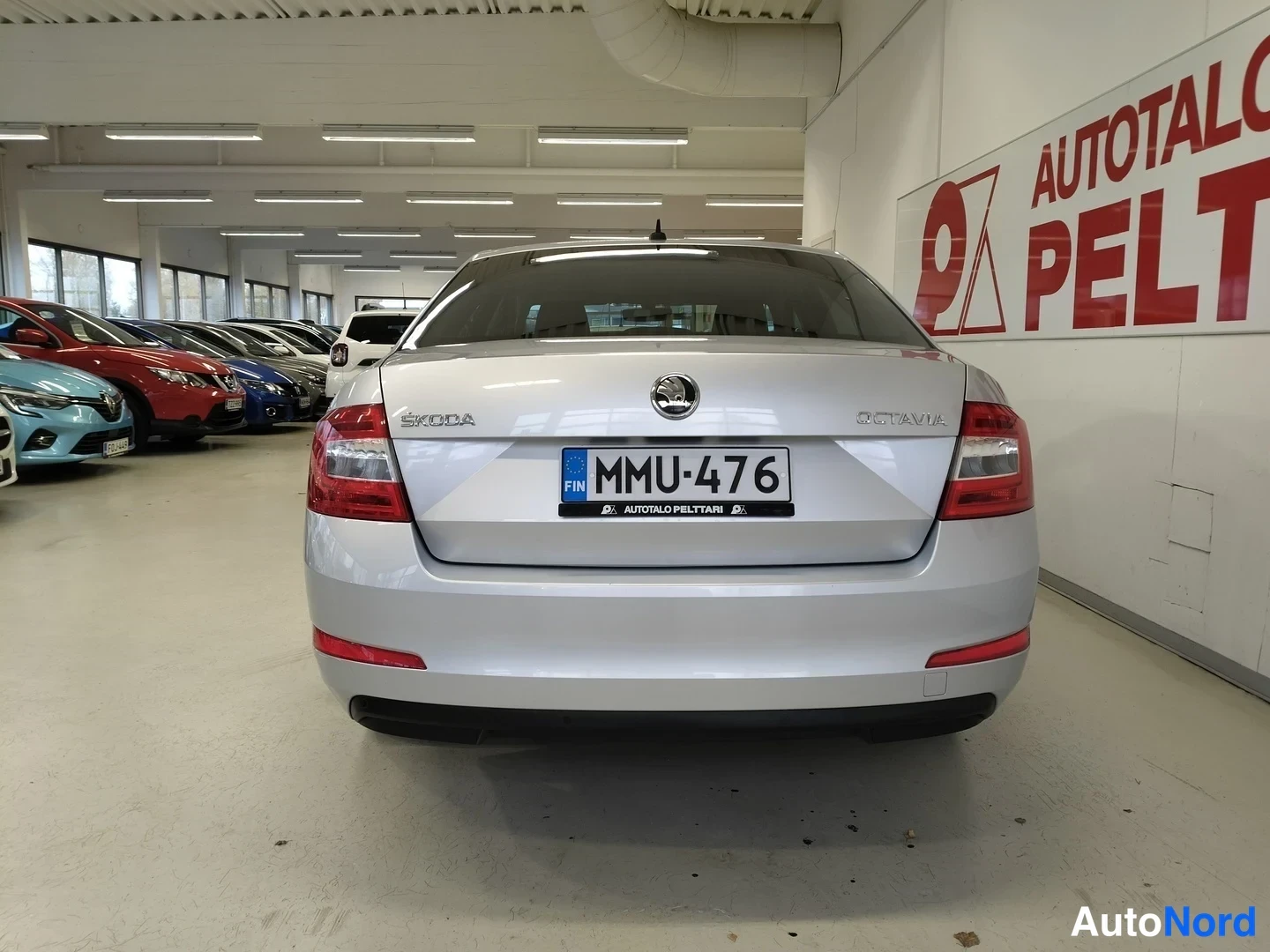 Harmaa Skoda Octavia 2017, takaa, kuva 8