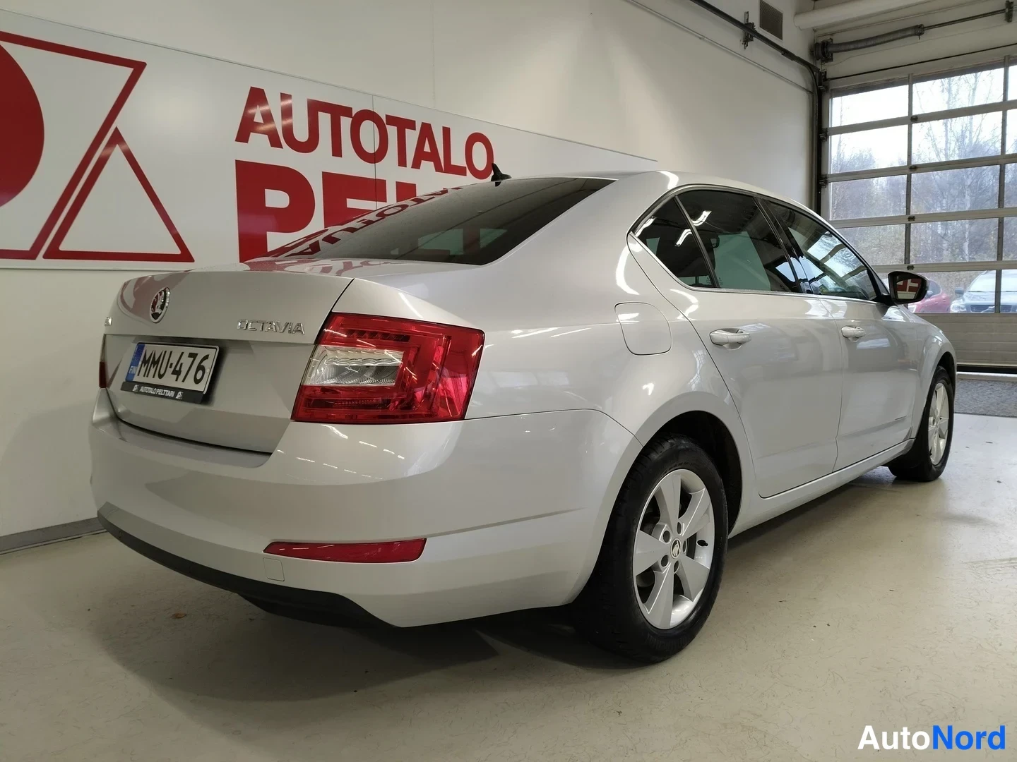 Harmaa Skoda Octavia 2017, takaviisto, kuva 7