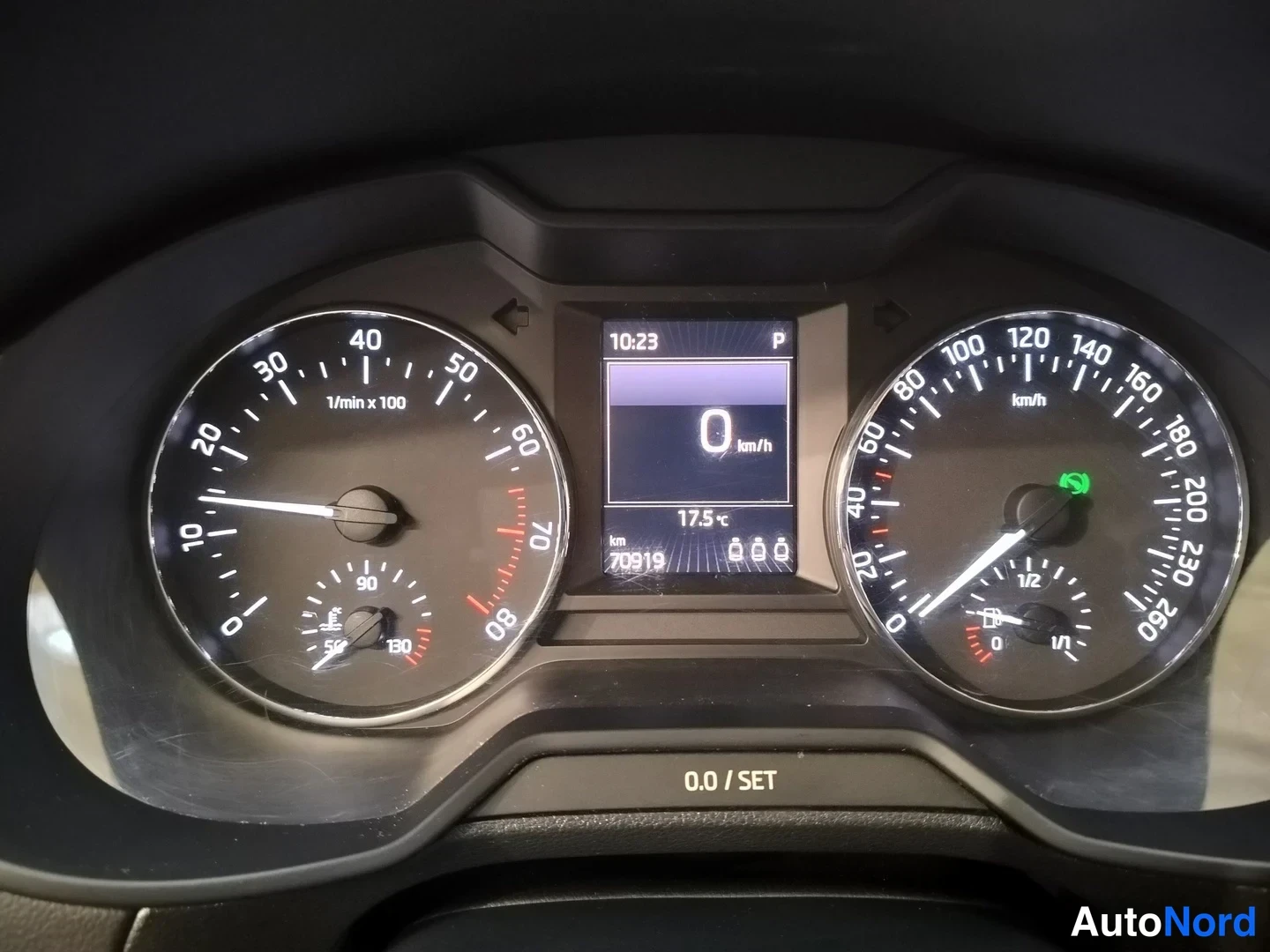 Harmaa Skoda Octavia 2017, yksityiskohta, kuva 16
