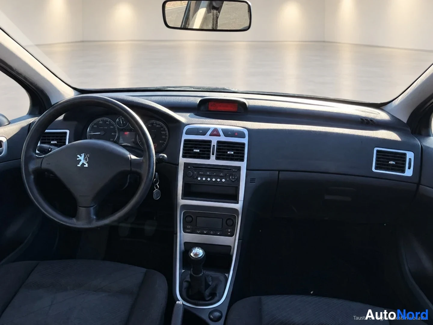 Ruskea Peugeot 307 2006, ohjaamo, kuva 7