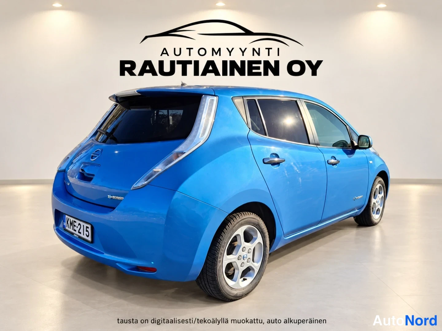 Blue Nissan Leaf 2012, rear three-quarter, photo 5