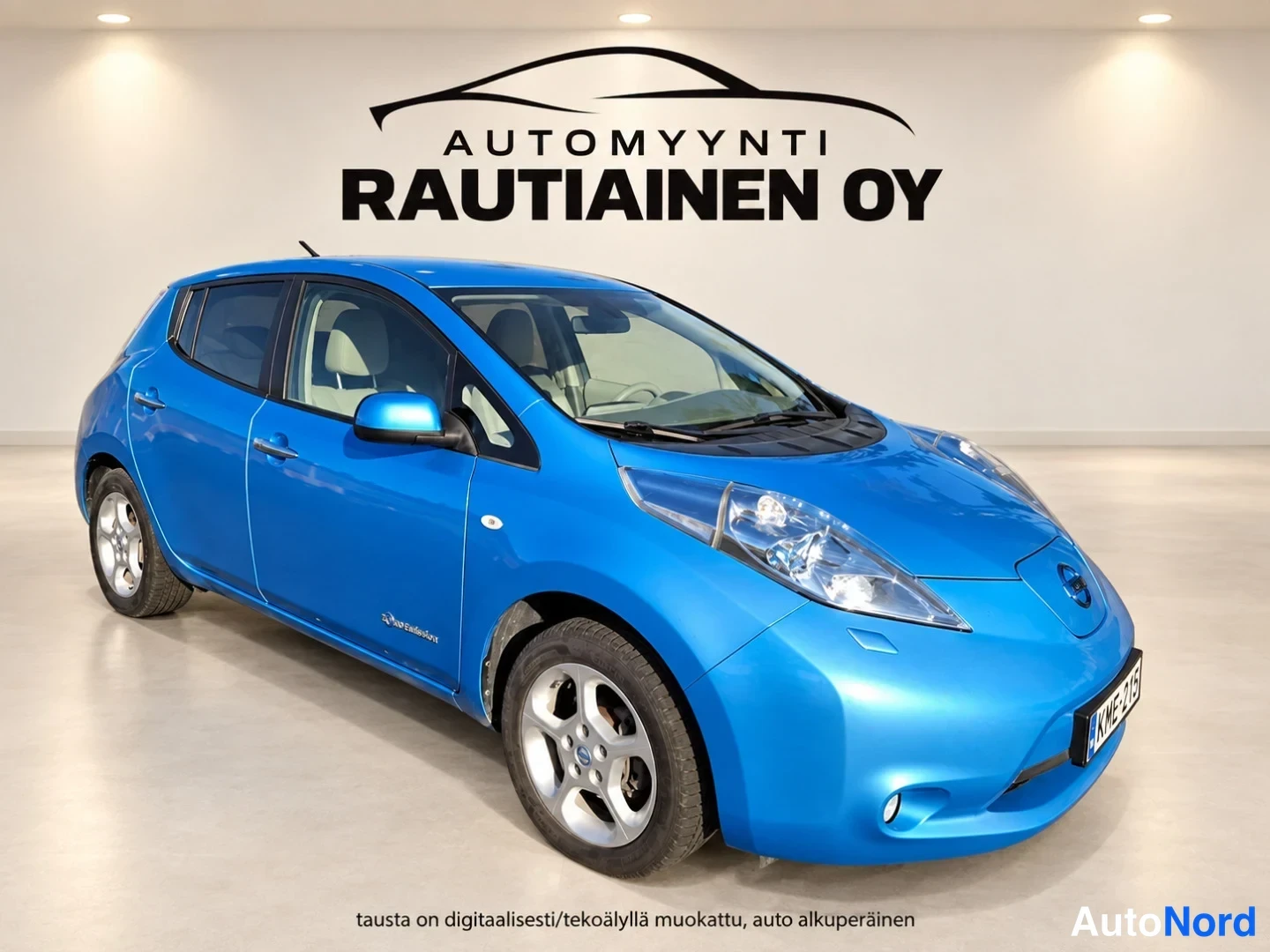 Blue Nissan Leaf 2012, front three-quarter, nose to the right, photo 2