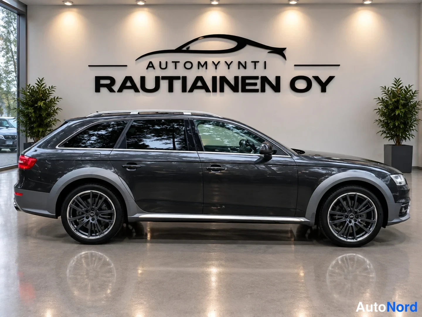 Grå Audi A4 allroad quattro 2013, från sidan, bild 4