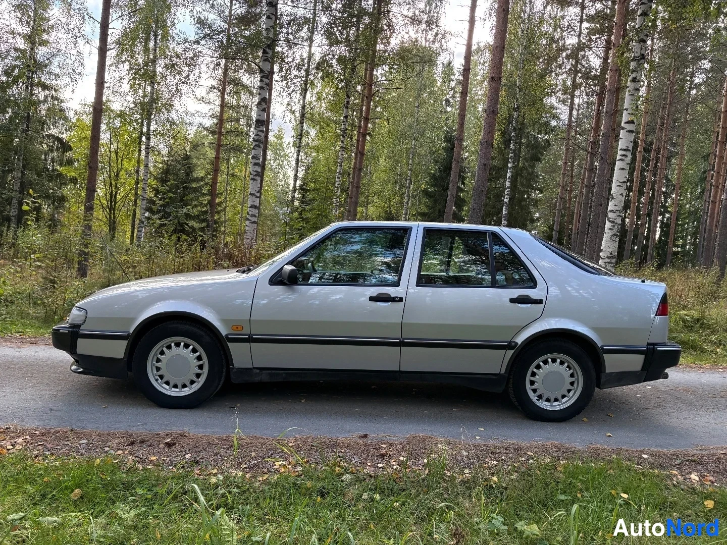 Silver Saab 9000 CS 1995, från sidan, bild 4