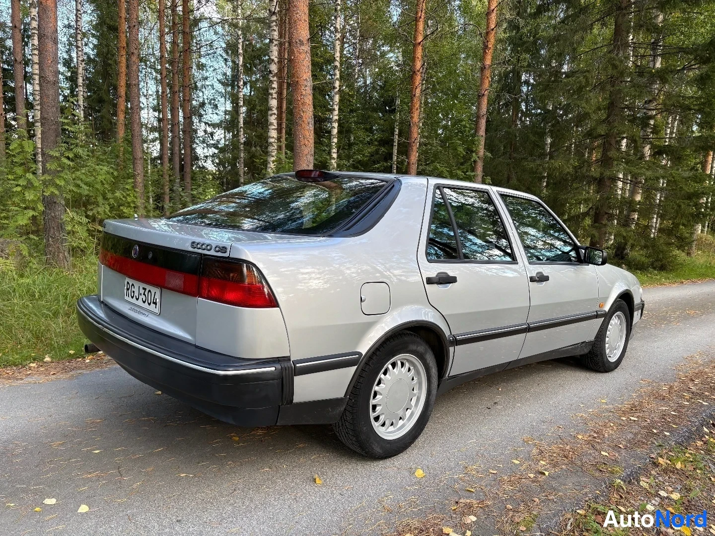 Silver Saab 9000 CS 1995, snett bakifrån, bild 7
